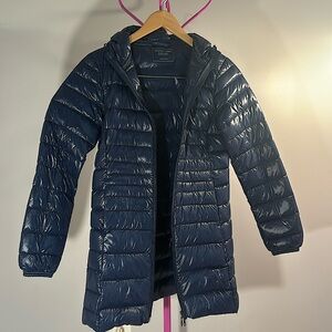 Navy blue puffer jacket. In size small. This jacket is from PPENIUN DOWN.